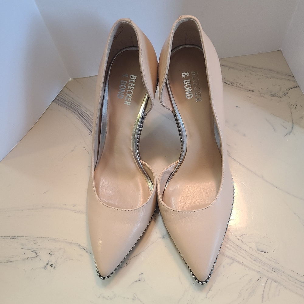 Bleecker and Bond Cream Silver Studded Pointy toe high heels Semi Dorsey Size 6M